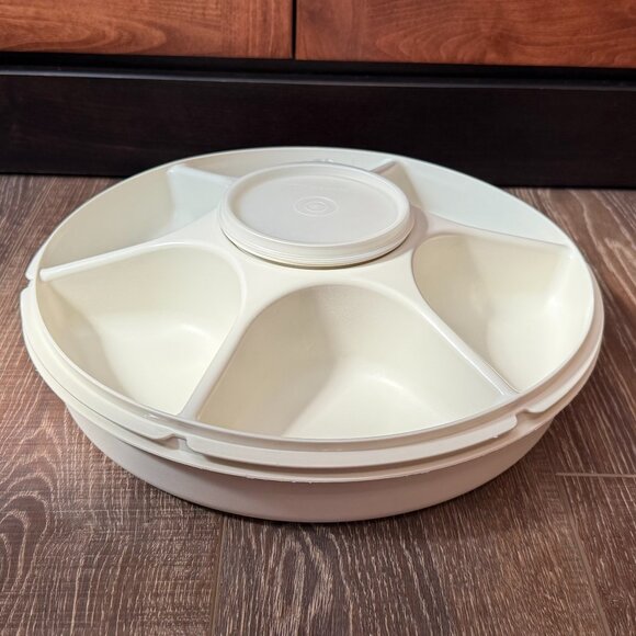 Tupperware Divided Snack and Dip Tray with Bowl - Picture 16 of 16